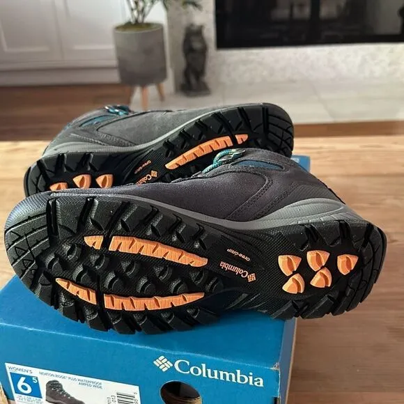 Columbia Women's Newton Ridge Plus Waterproof Amped Hiking Boot Size 6.5 WIDE