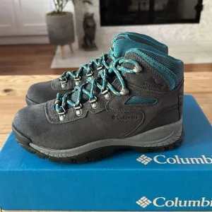 Columbia Women's Newton Ridge Plus Waterproof Amped Hiking Boot Size 6.5 WIDE