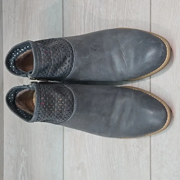 Comfortiva Women's Ankle Pillowtop Leather Memory Foam Boots Shoes Sz 7.5M