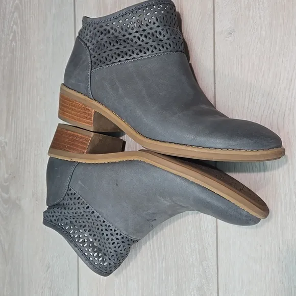Comfortiva Women's Ankle Pillowtop Leather Memory Foam Boots Shoes Sz 7.5M