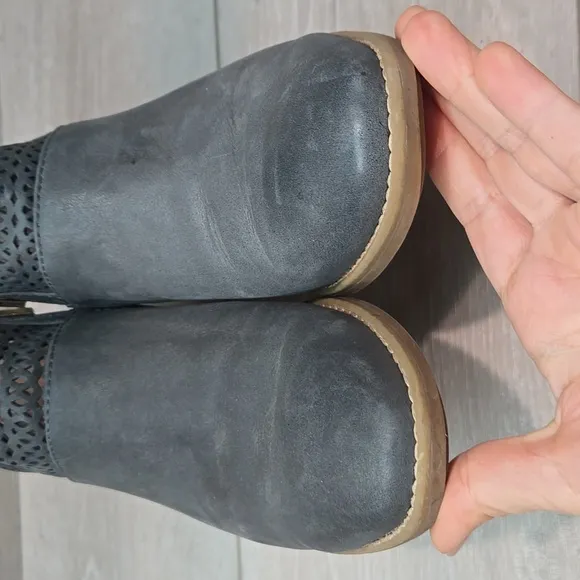 Comfortiva Women's Ankle Pillowtop Leather Memory Foam Boots Shoes Sz 7.5M
