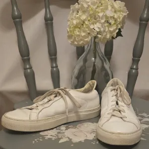 Common Projects White Leather Sneakers Minimalist Design