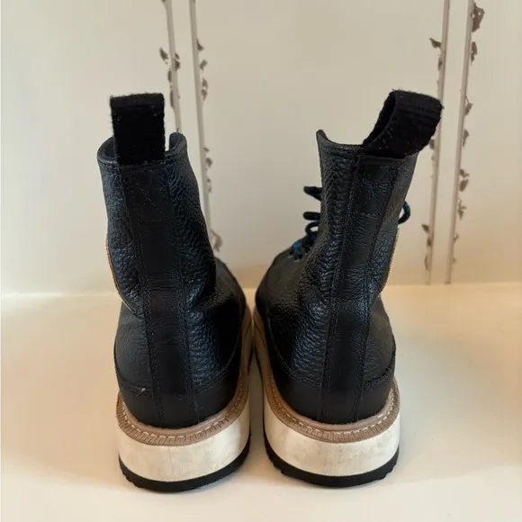 Converse Chuck Taylor Boot Black High-Top