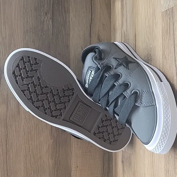 Converse Kids Gray Sneakers. Converse shoes in the box no lid authentic uper tex