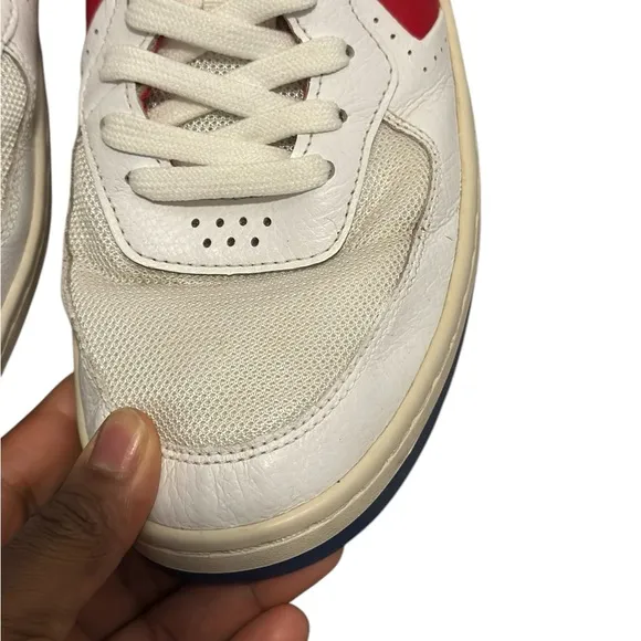 Converse Men's White and Red Sneakers Men’s size 11, women’s size 12.5