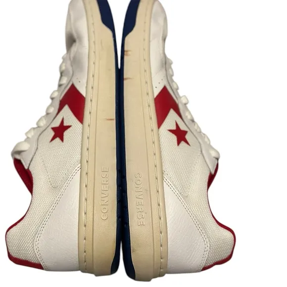 Converse Men's White and Red Sneakers Men’s size 11, women’s size 12.5