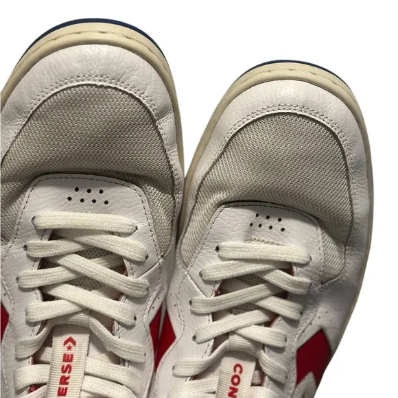 Converse Men's White and Red Sneakers Men’s size 11, women’s size 12.5