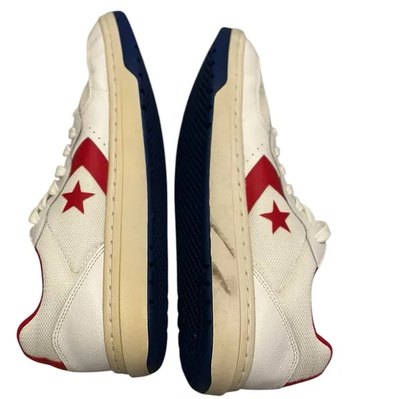 Converse Men's White and Red Sneakers Men’s size 11, women’s size 12.5
