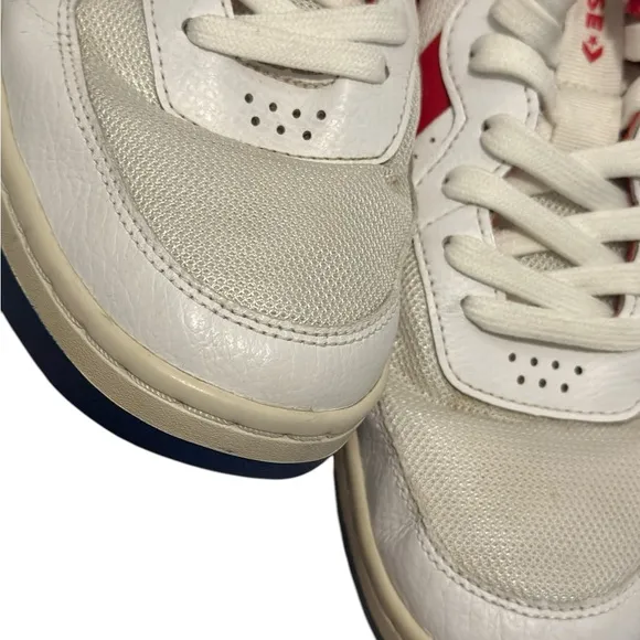 Converse Men's White and Red Sneakers Men’s size 11, women’s size 12.5