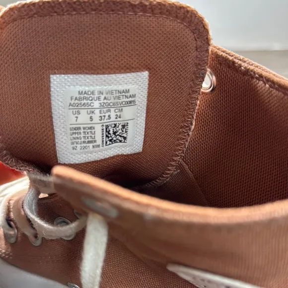 Converse Rugged High-Tops platforms shoes in nude woman’s size 7 (b126)