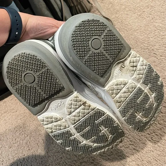 COPY - Authentic GRAVITY DEFYER ION ATHLETIC SHOES