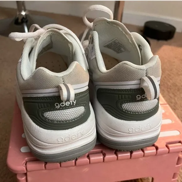 COPY - Authentic GRAVITY DEFYER ION ATHLETIC SHOES