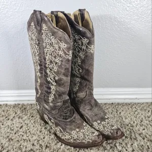 Coral Vintage Embroidery Snip Toe Cowgirl Boots Size 9 M