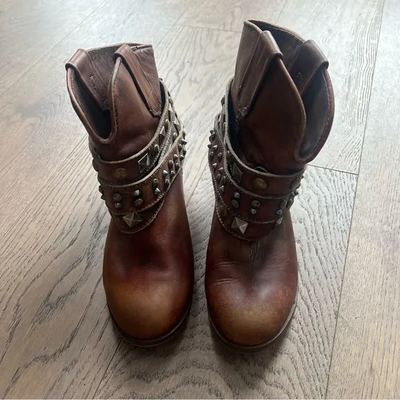 Corral Brown Studded Block Heel Ankle Boots SZ 7.5