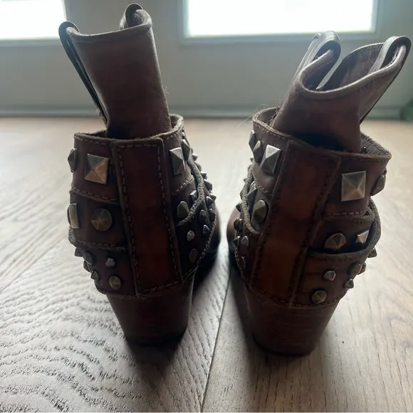 Corral Brown Studded Block Heel Ankle Boots SZ 7.5