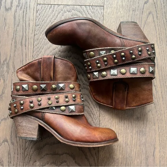 Corral Brown Studded Block Heel Ankle Boots SZ 7.5