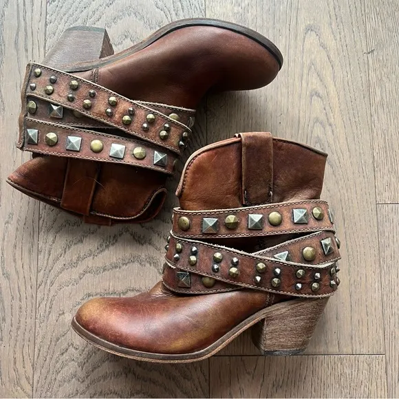 Corral Brown Studded Block Heel Ankle Boots SZ 7.5