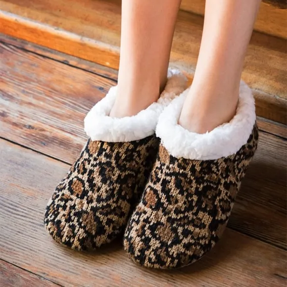 Cozy Brown Leopard Print Teddy Lined Slippers