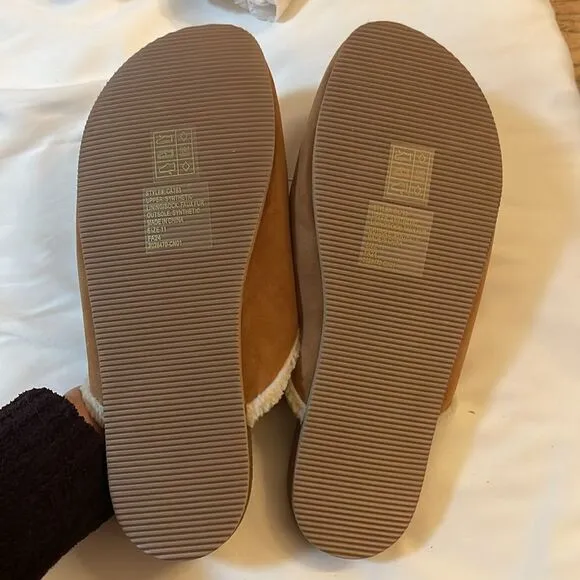 Cozy Tan Slippers with Faux Fur Lining
