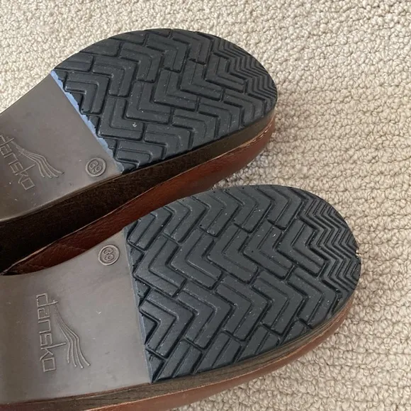 Dansko Brown Clogs Cushioned Heeled Comfort Shoes Women’s Size 39 Like New