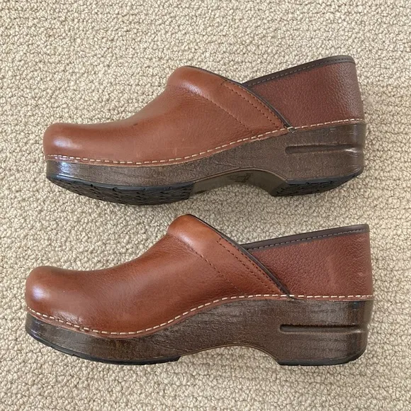 Dansko Brown Clogs Cushioned Heeled Comfort Shoes Women’s Size 39 Like New