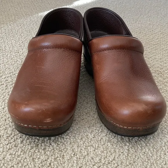 Dansko Brown Clogs Cushioned Heeled Comfort Shoes Women’s Size 39 Like New