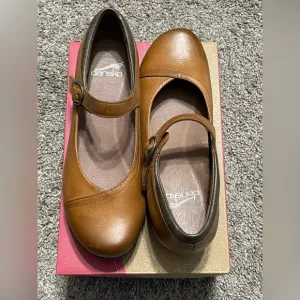 DANSKO Fawna Mary Jane’s Shoes women’s size 7 Brown/Tan Velcro Buckle