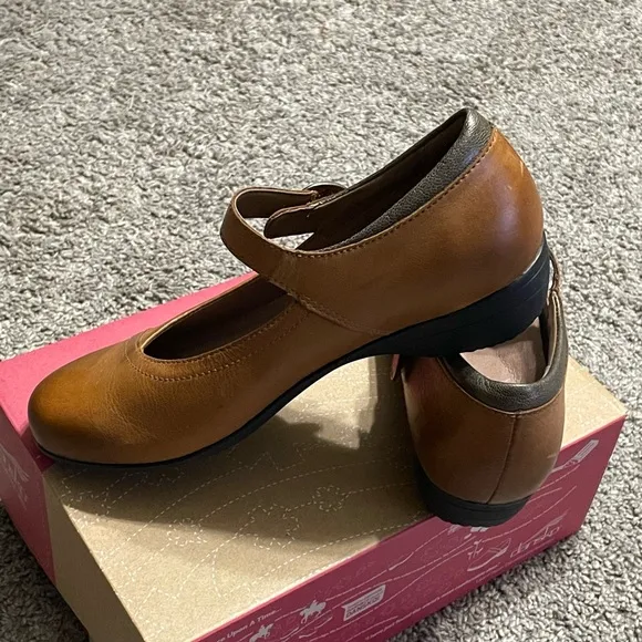 DANSKO Fawna Mary Jane’s Shoes women’s size 7 Brown/Tan Velcro Buckle