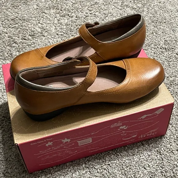 DANSKO Fawna Mary Jane’s Shoes women’s size 7 Brown/Tan Velcro Buckle