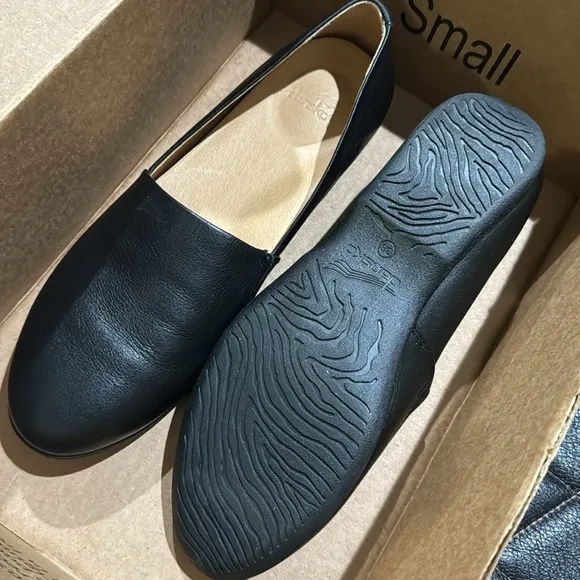 Dansko Larisa Slip-On Flats for Women - Comfotable Flat Shoes with Arch Support