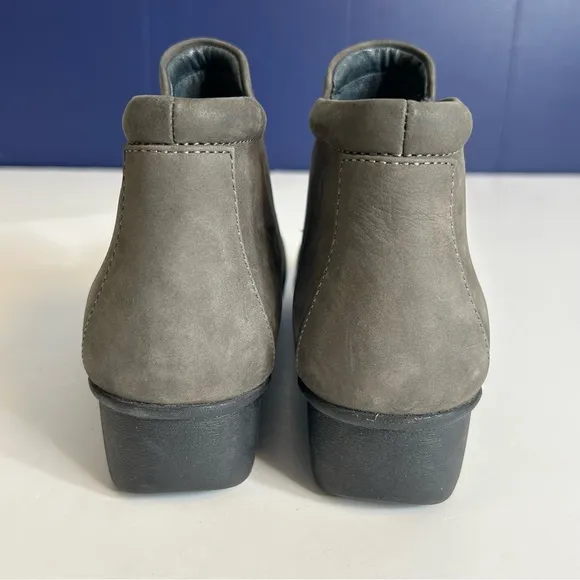 Dansko Lee Nubuck Zip Up Ankle Boots - size 6