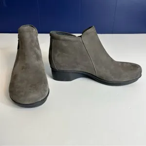 Dansko Lee Nubuck Zip Up Ankle Boots - size 6
