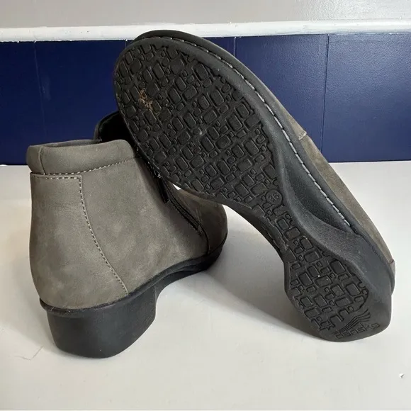 Dansko Lee Nubuck Zip Up Ankle Boots - size 6