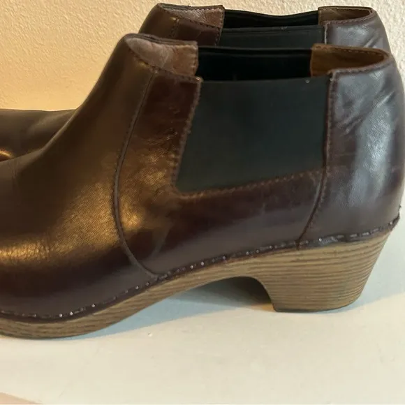 Dansko Marilyn brown genuine leather chelsea clog ankle boots size 10.5 EU 41