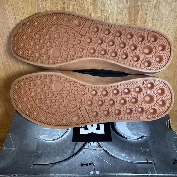 DC Rowlan Unisex Skateboard Shoes Black Gum Size 8.5 ADYS300548 Athletic Sneaker