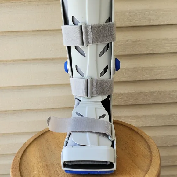 DeRoyal Air pump ankle medical boot walking