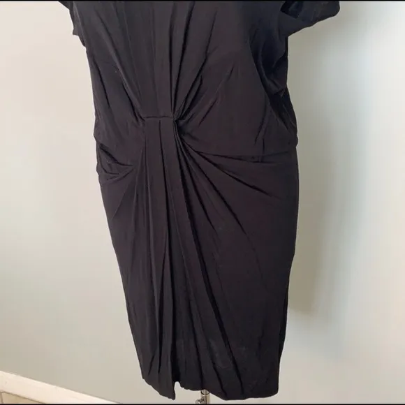 DIANE VON FURSTENBERG BLACK V-NECK DRESS HIGH END LUXURY SIZE 0