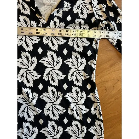 Diane Von Furstenberg Classic Luxury Abstract Leaf Silk Knit Shift Dress Sz 8