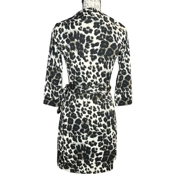 Diane Von Furstenberg wrap dress leopard animal print women’s size 4 black cream