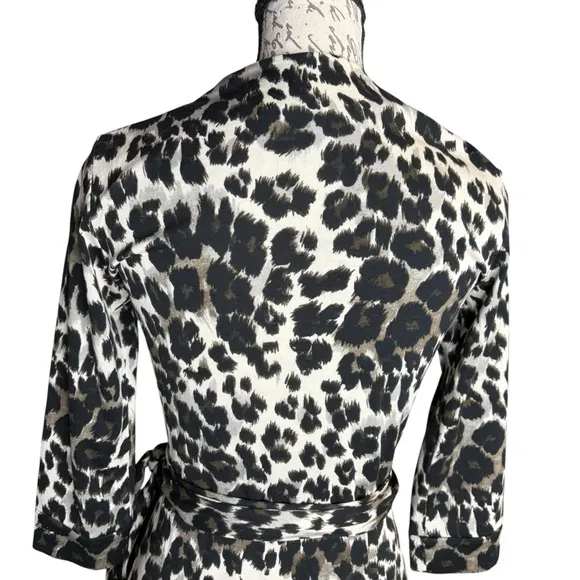 Diane Von Furstenberg wrap dress leopard animal print women’s size 4 black cream