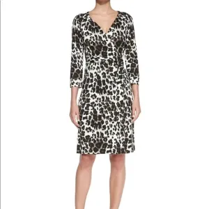 Diane Von Furstenberg wrap dress leopard animal print women’s size 4 black cream