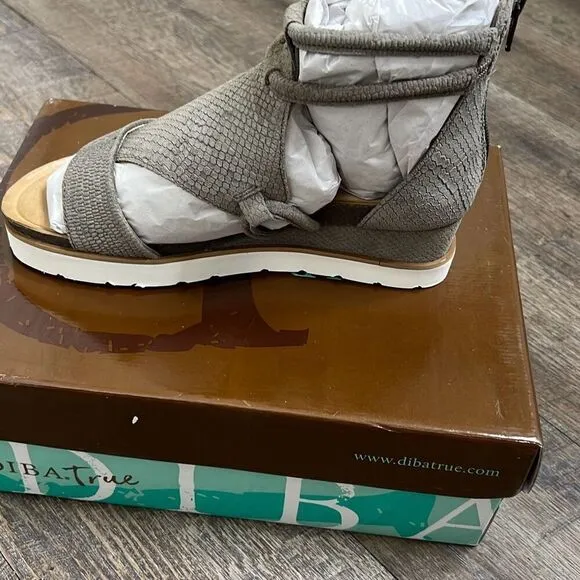 Diba True Women's GREEN CLOVER Cushioned Low Wedge Sandal 7.5 New Taupe