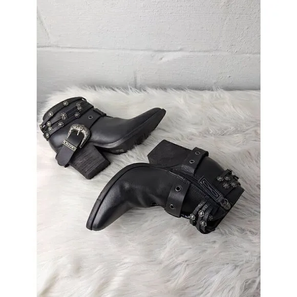 Dingo Ankle Western Cowboy Black Boots Rivets Studs Wrap Buckle Size 6.5 Medium