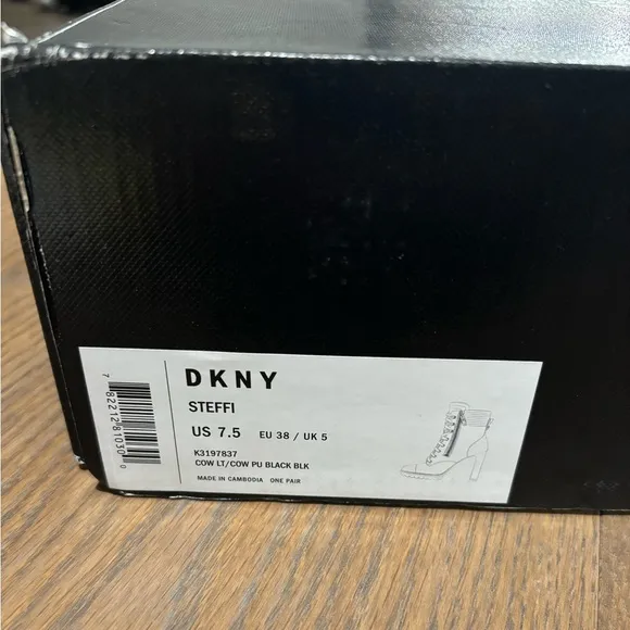 DKNY Women's Steffi Platform Boots * Black