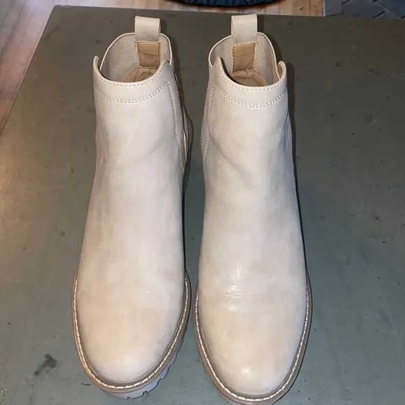Dolce Vita ankle boots size 10