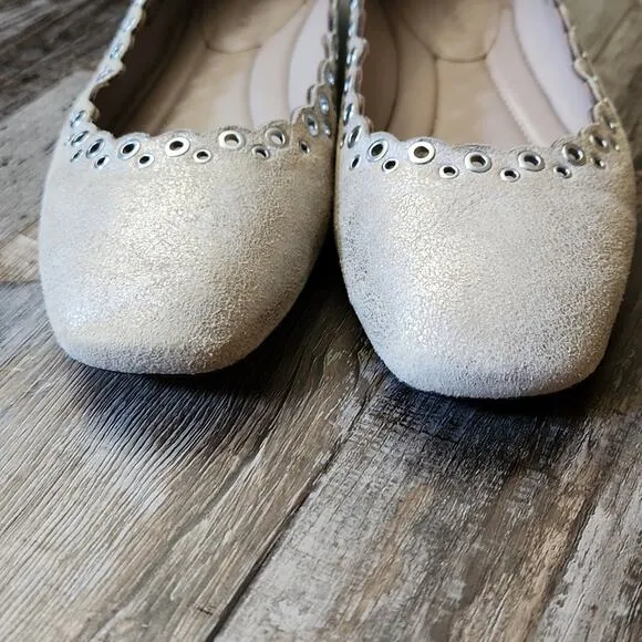 Donald Pliner Women's Metallic Taupe Suede Slip On Dana Flats Size 7.5 Grommets