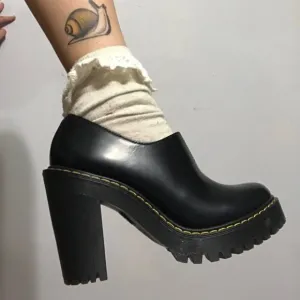 DR MARTENS CORDELIA RETRO MOD SMOOTH Black LEATHER HEELS