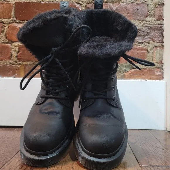 Dr Martens (Docs) sz8 Wintergrip Faux Fur Lined Boots - Lace Up - waterproof