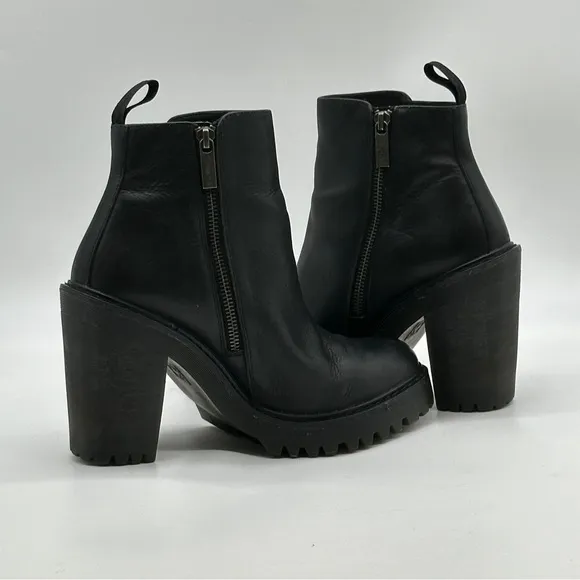 Dr. Martens Magdalena Ankle Boots. Size 9