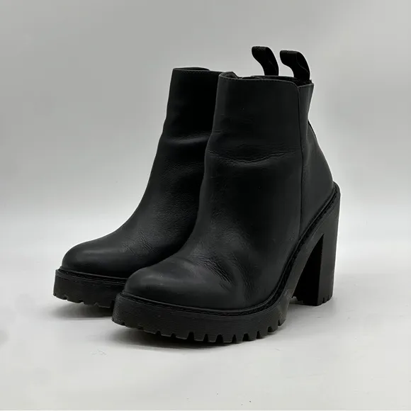 Dr. Martens Magdalena Ankle Boots. Size 9